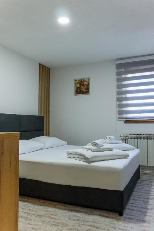 Provedite ljetne dane na Vlašiću u Pansionu A&M i uživajte u spoju prirodnog okruženja, udobnog smještaja i prijatne atmosfere!