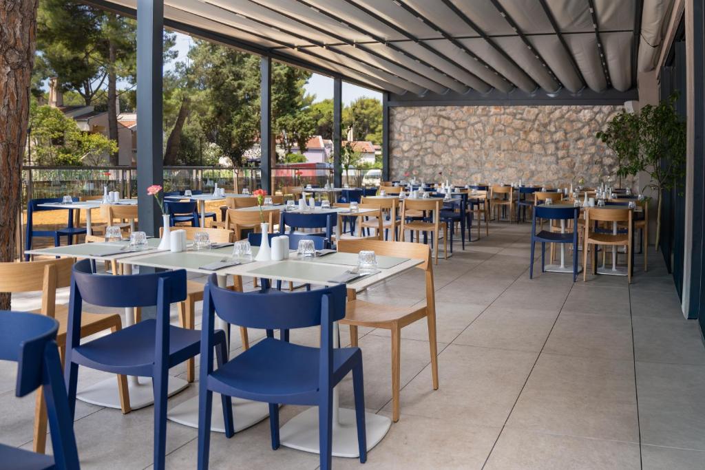 Family Hotel Adria 4* | All inclusive odmor u Biogradu na Moru – uživajte u borovoj šumi, bazenima, bogatoj animaciji i bezbrižnom odmoru za cijelu porodicu!