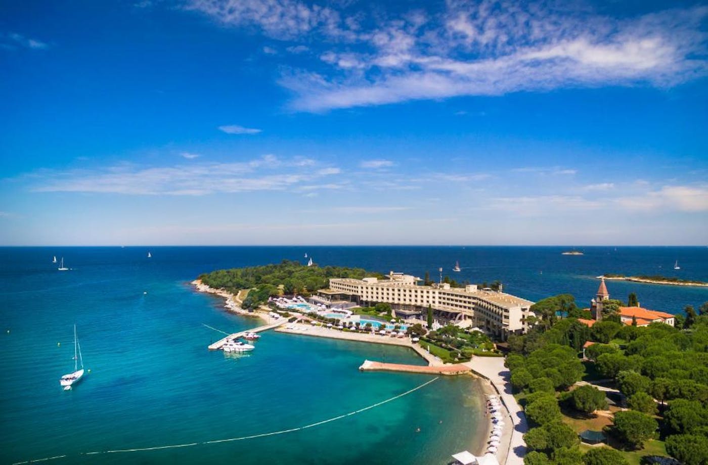 Island Hotel Istra 4* –  Vaša oaza mira i opuštanja na otoku nadomak Rovinja, okružena očaravajuće plavim morem i netaknutom prirodom!