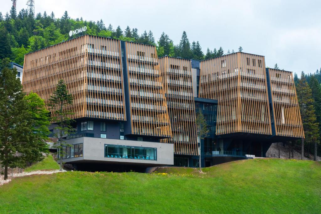 Priredite sebi dan opuštanja u Hotelu Nomad 4* na Bjelašnici – uživajte u Wellness & Spa sadržajima, obnovite energiju i pronađite trenutak mira u planinskom ambijentu!