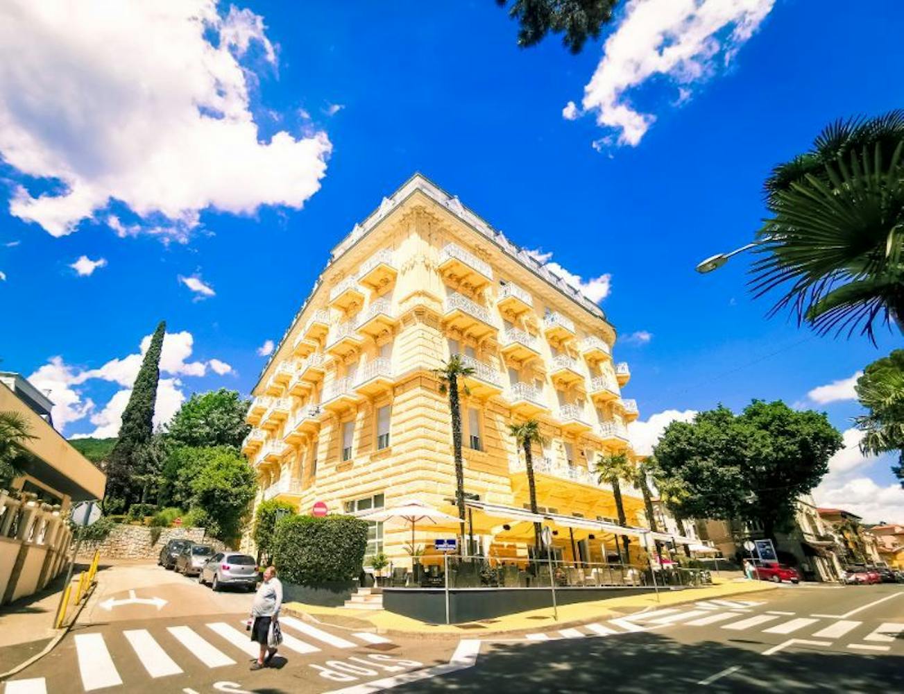 Opustite se u Opatiji, gdje se elegancija i tradicija susreću s mediteranskim mirom u Hotelu Bristol 4*!