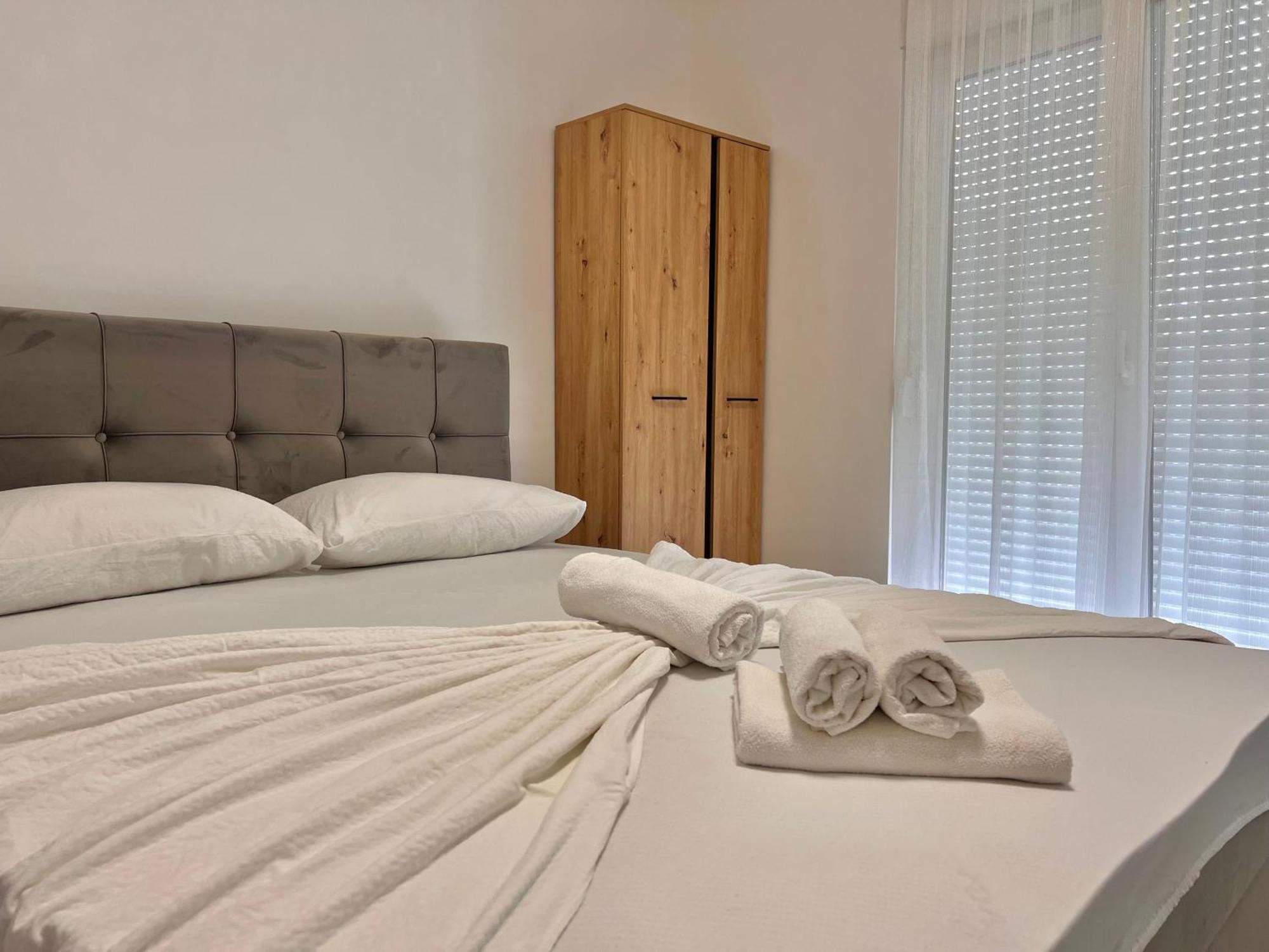 Doživite čari Mostara uz udobnost i gostoprimstvo Hotela Nur – savršeno mjesto za opuštanje, samo nekoliko minuta hoda od Starog mosta!