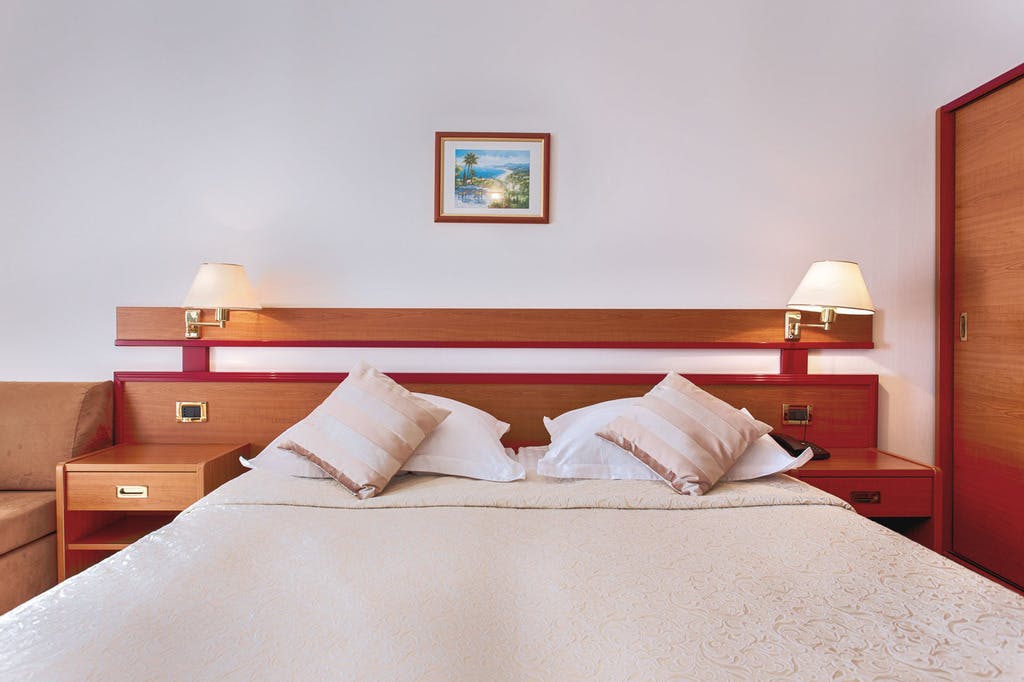 Otkrijte čaroliju Baške Vode kroz vrhunski Wellness & Spa odmor, potpunu relaksaciju, vrhunsku udobnost i trenutke ispunjene mirom u Hotelu Horizont 4*!