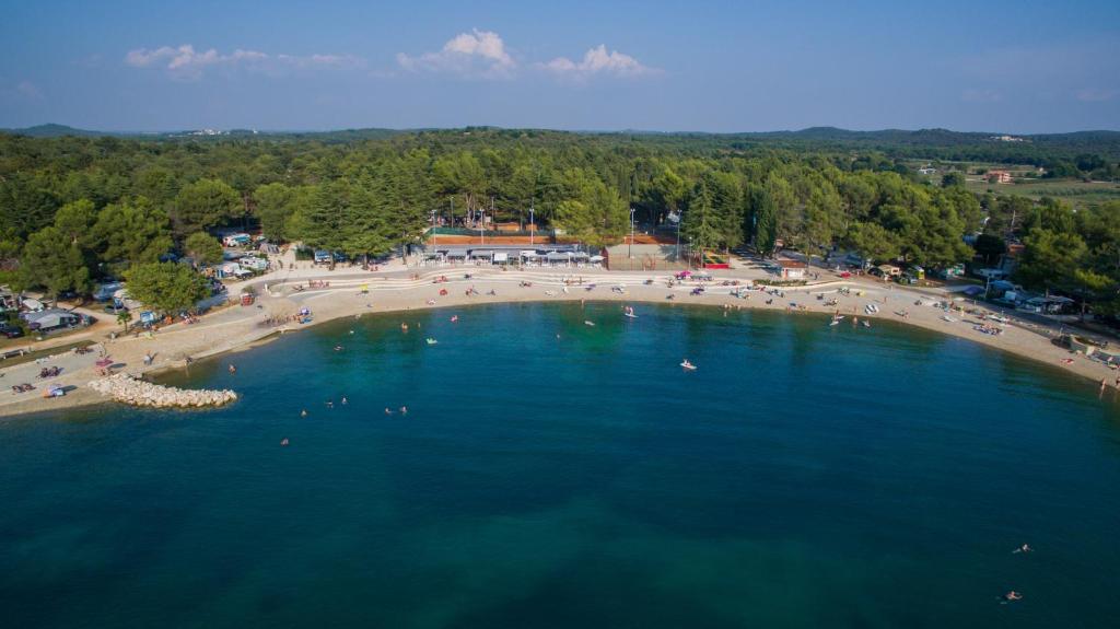 Kamp Valkanela 4* – otkrijte čari Jadrana uz kristalno čisto more, prekrasnu prirodu, nezaboravne poglede na Vrsar i spokojnu obalu koja poziva na potpuni mir i uživanje!