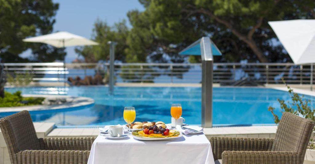 Hotel Park 4*, Makarska I Uživajte u vrhunskom luksuzu i potpunom miru uz nezaboravne trenutke na čarobnoj obali Jadranskog mora!
