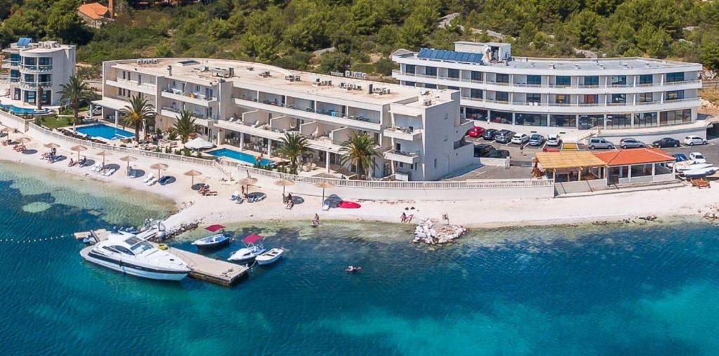 Vrijeme je za pravi morski odmor – uživajte u ljepotama Rogoznice i vrhunskoj udobnosti Perla Resorta 4*!