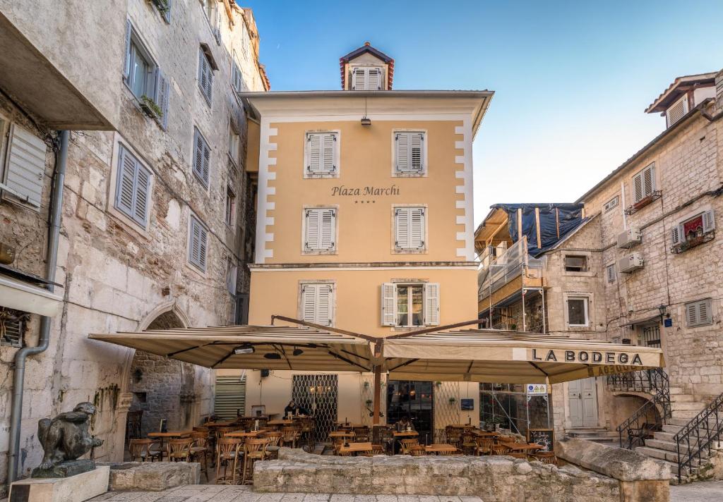Hotel Plaza Marchi Old Town 4* | Otkrijte skrivene čari Splita i prepustite se jedinstvenom spoju historije i luksuza u srcu stare jezgre!