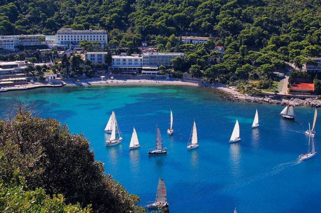Hotel Uvala 4*, Dubrovnik – otkrijte čari luksuznog odmora uz predivne jadranske pejzaže, vrhunsku udobnost i autentični mediteranski ugođaj!
