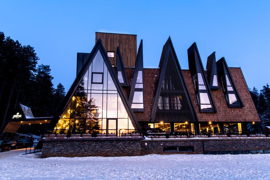 Trebević - osjetite čari prirodnog okruženja i čistog planinskog zraka uz boravak u Hotelu Pino Nature 4*!