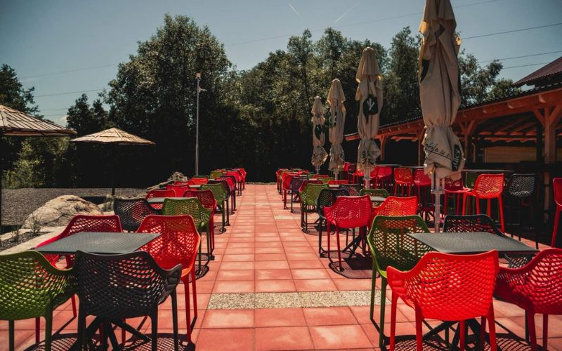 LAST MINUTE | Pronađite svoju ljetnu oazu mira u Turističkom naselju Čardaci – opustite se tokom dvodnevnog odmora uz otvoreni bazen Vodenog parka Ribica!