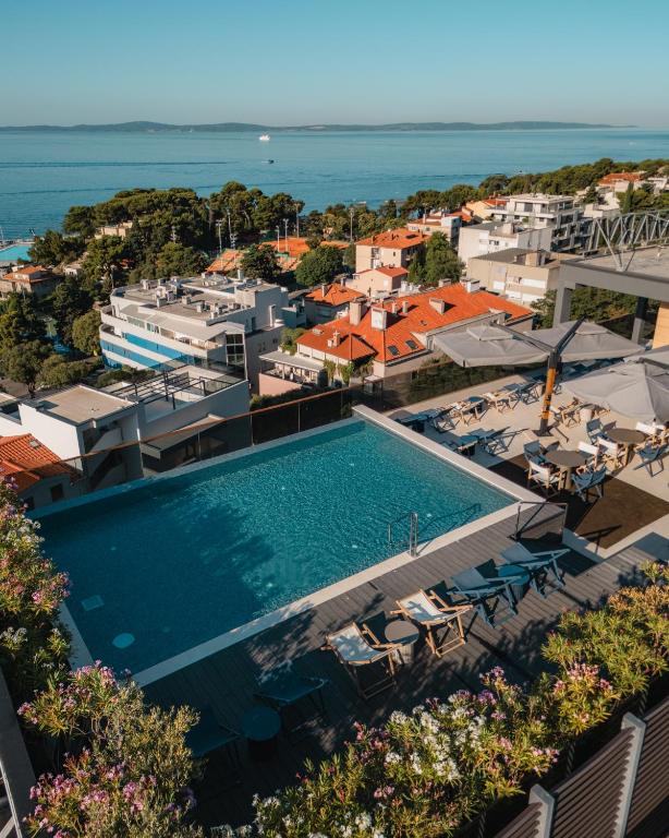 Uživajte u luksuzu i potpunom opuštanju u Marvie Hotel & Health 4* – gdje se mediteranski šarm, elegancija i bogata historija Splita spajaju u savršen odmor!