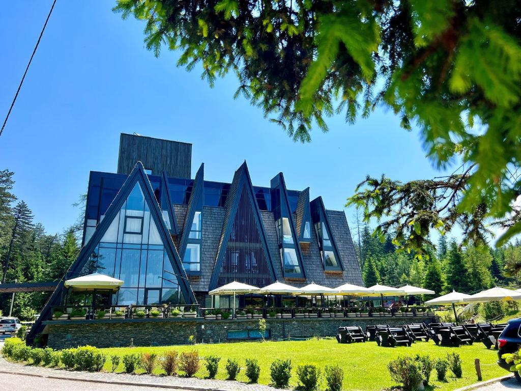 Doživite čaroliju Trebevića i opustite se u luksuzu Hotela Pino Nature 4* okruženi netaknutom prirodom i svježim planinskim zrakom!