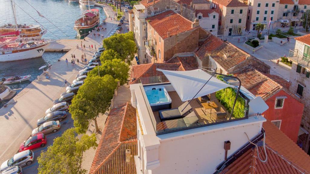 Heritage Hotel Porin 4* – savršen izbor za sve koji žele doživjeti Makarsku kroz spoj tradicije, elegancije i autentičnog dalmatinskog ambijenta!