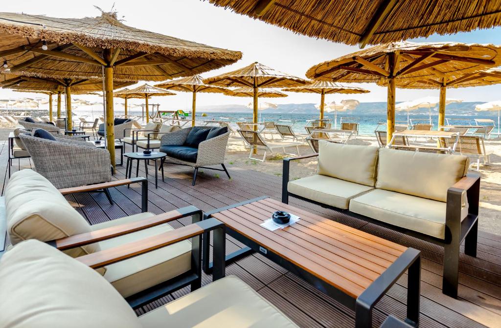 Hotel Plaža Duće 4* – Uživajte u opuštajućem odmoru uz more, gdje se udobnost, elegancija i mediteranski ugođaj savršeno nadopunjuju!