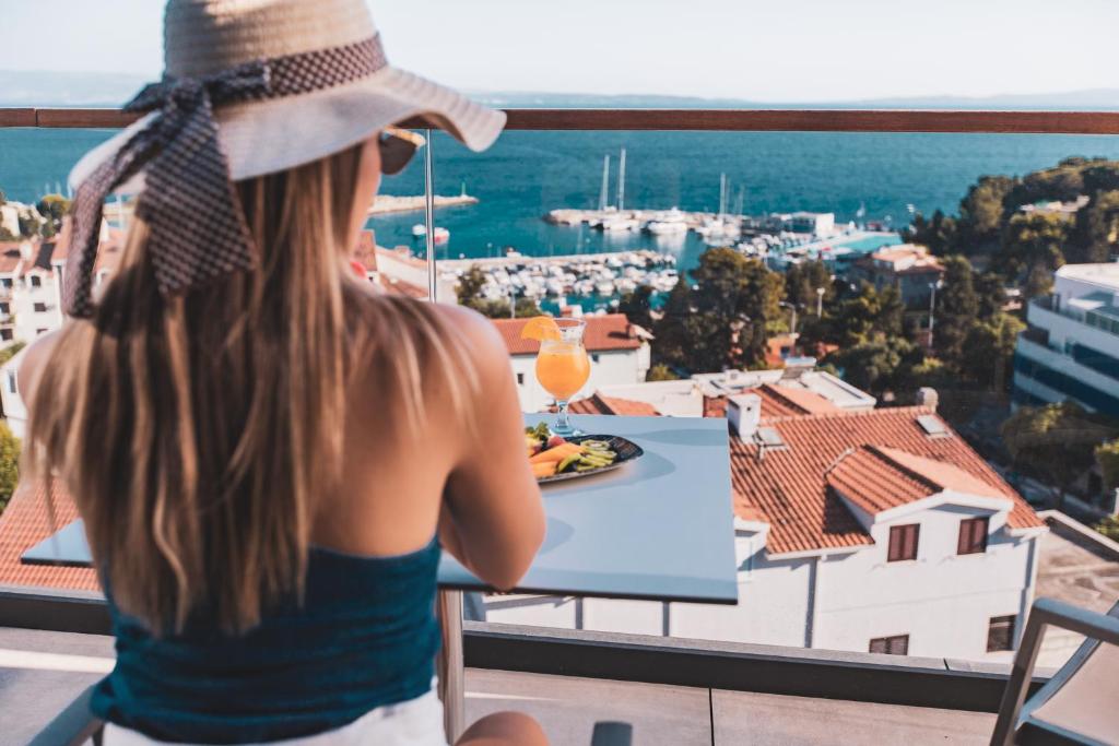 Uživajte u luksuzu i potpunom opuštanju u Marvie Hotel & Health 4* – gdje se mediteranski šarm, elegancija i bogata historija Splita spajaju u savršen odmor!