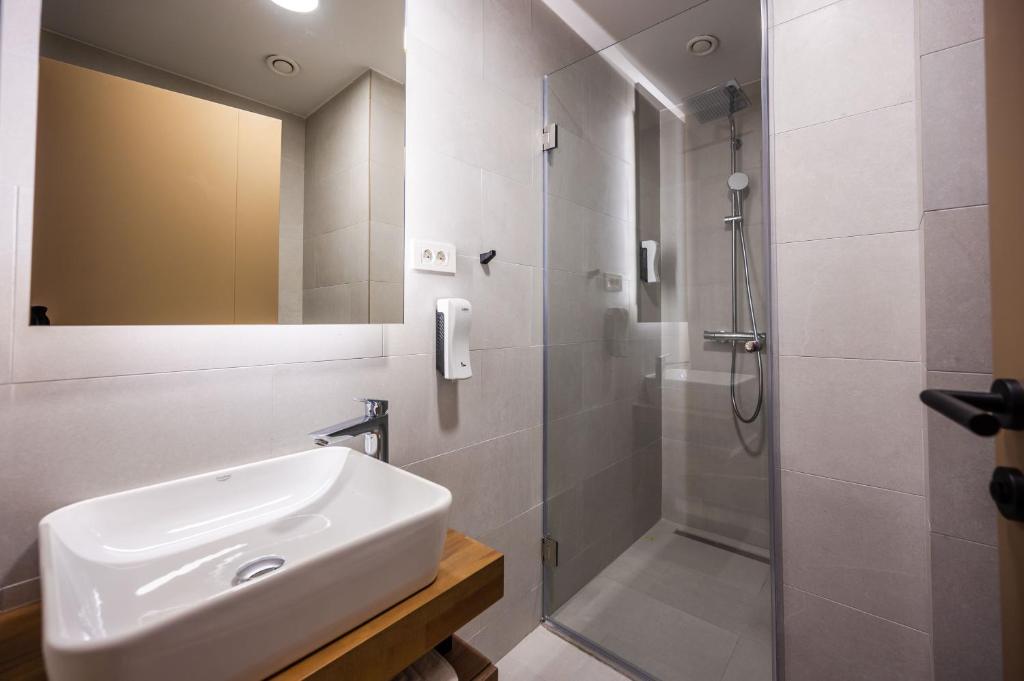 Doživite sklad prirode i odmora – Boravite u Hotelu Plivsko Jezero 3* i uživajte u bajkovitoj ljepoti Jajca i smaragdnog  jezera!