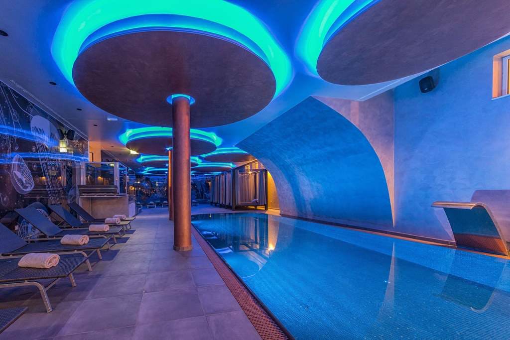 Potpuni mir i nezaboravan odmor ispunjen posebnim trenucima u Grand Hotelu Slavia 4* u čarobnoj Baškoj Vodi!