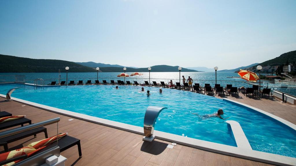 Morski ugođaj, mirisi ljeta i pogled na more čekaju Vas u hotelu Sunce 4* u čarobnom Neumu!