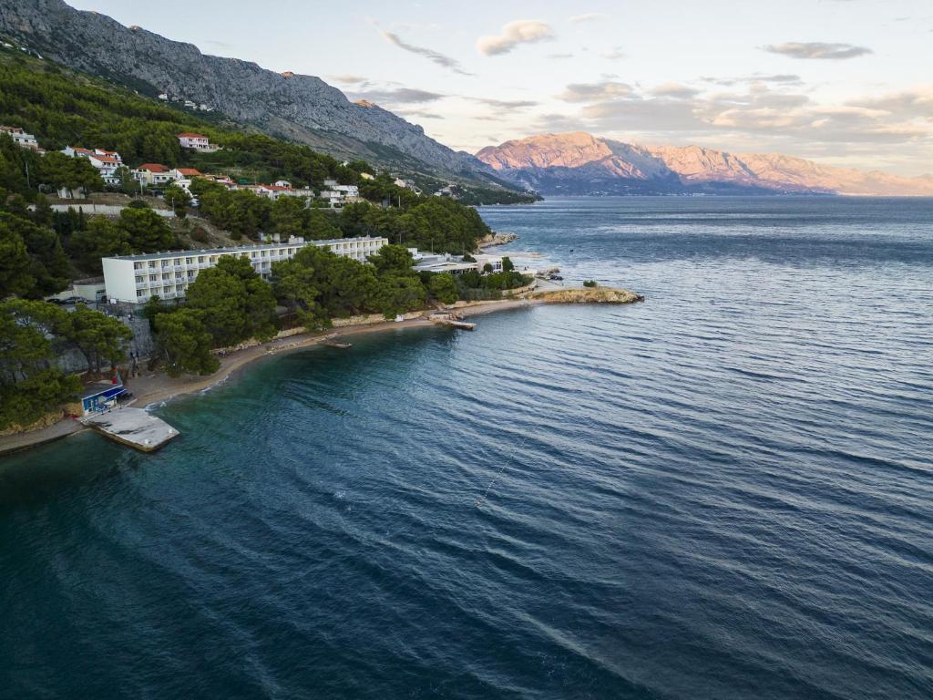 Sagitta All Inclusive Holiday Resort 3* | Prepustite se čarima Jadrana uz kristalno čisto more, mediteranski ambijent i bezbrižne trenutke ispunjene odmorom i uživanjem!