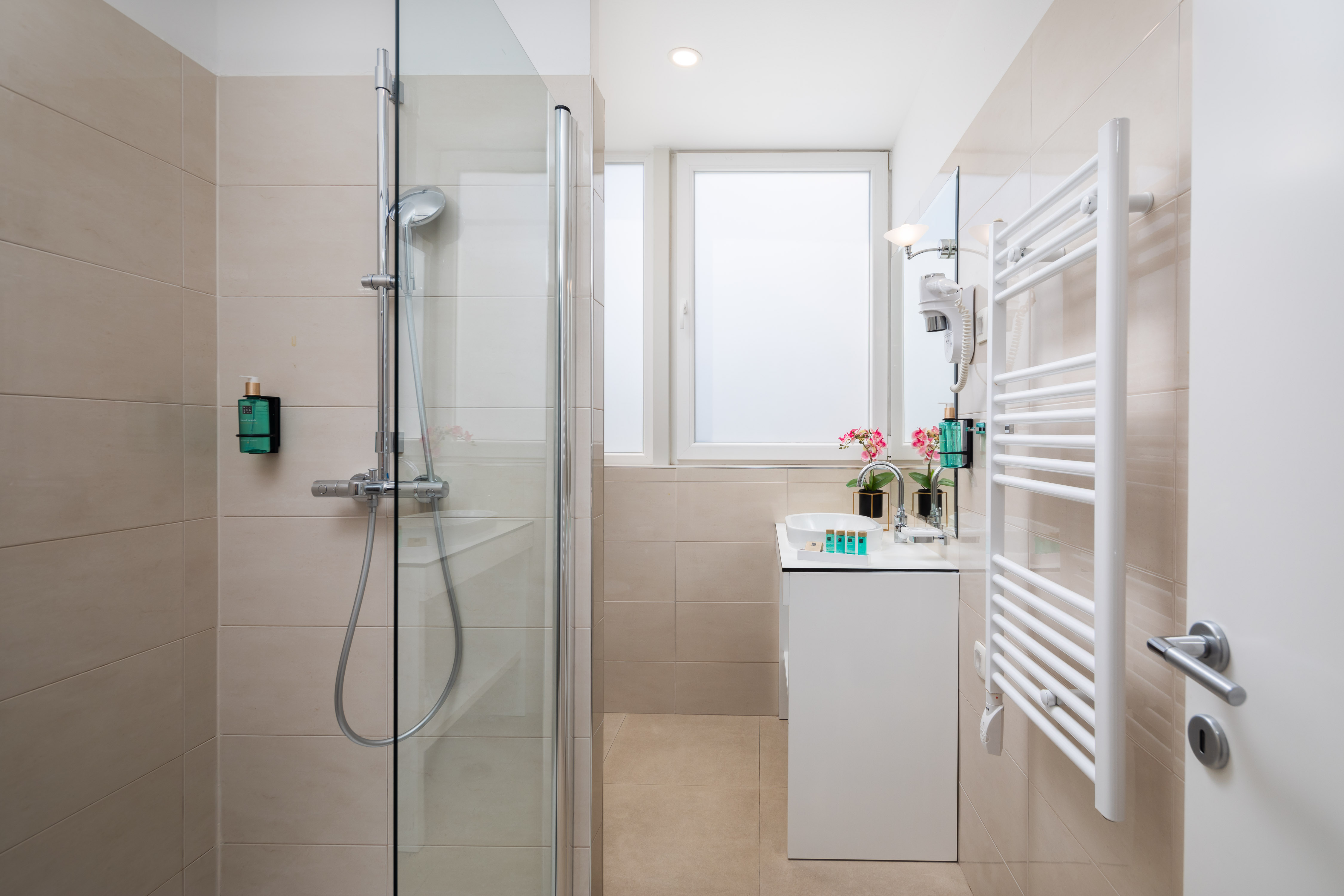 Hotel Corner 4* – doživite Split kroz luksuz, komfor i mediteranski šarm uz savršenu udobnost i opuštenu atmosferu!