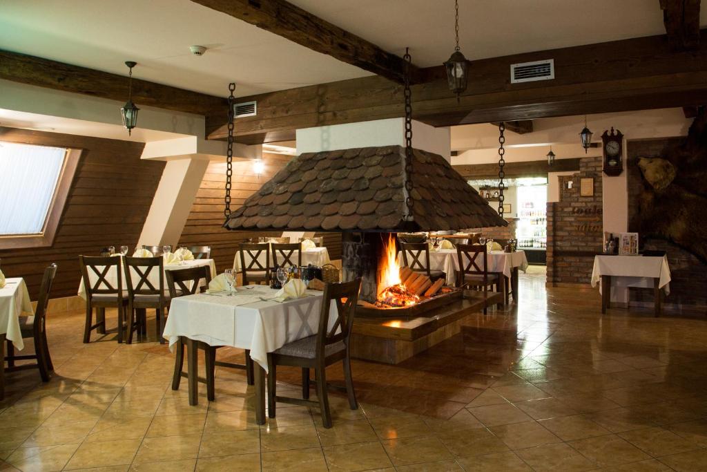 Doživite potpuni odmor u Motelu Babino Brdo 4*, Derventa – uživajte u čistom zraku i predivnom pogledu na grad iz udobnih soba ili bungalova!