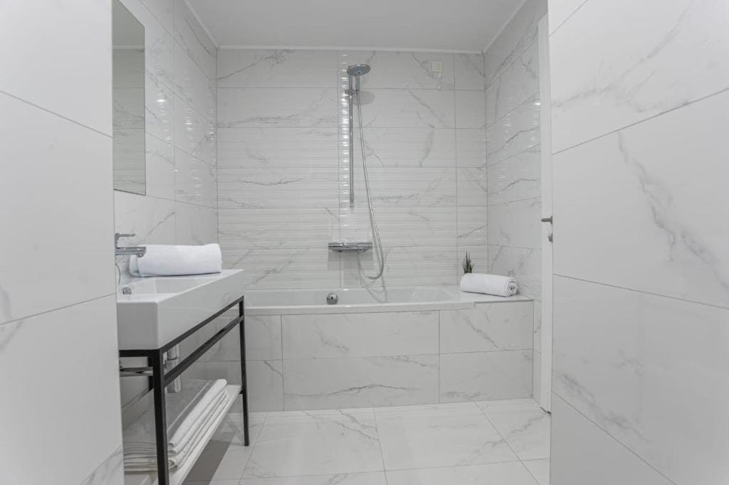 Prepustite se odmoru iz snova na Jadranu – provedite nezaboravne trenutke u luksuznom ambijentu Hotela Saint Hildegard 4* u šarmantnom gradu Omiš!