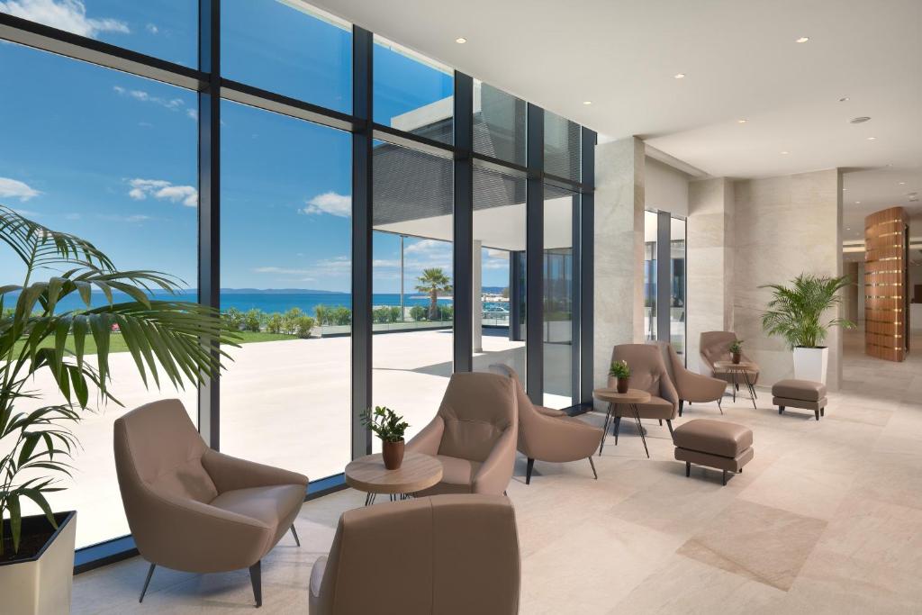 Doživite nezaboravan boravak u Hotelu Amphora 4*, gdje luksuz, udobnost i autentična dalmatinska atmosfera stvaraju savršeno iskustvo u srcu Splita!