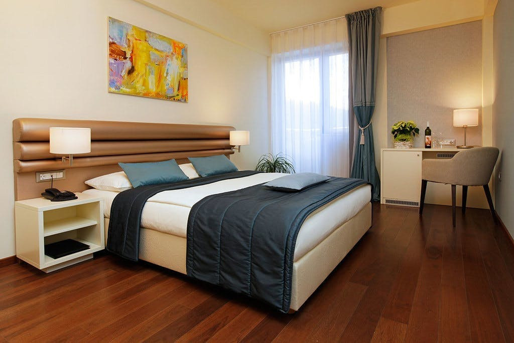 Otkrijte ljepote čarobne Korčule i uživajte u spoju mediteranskog šarma, kristalno čistog mora i vrhunske udobnosti u Hotelu Korkyra 4*!
