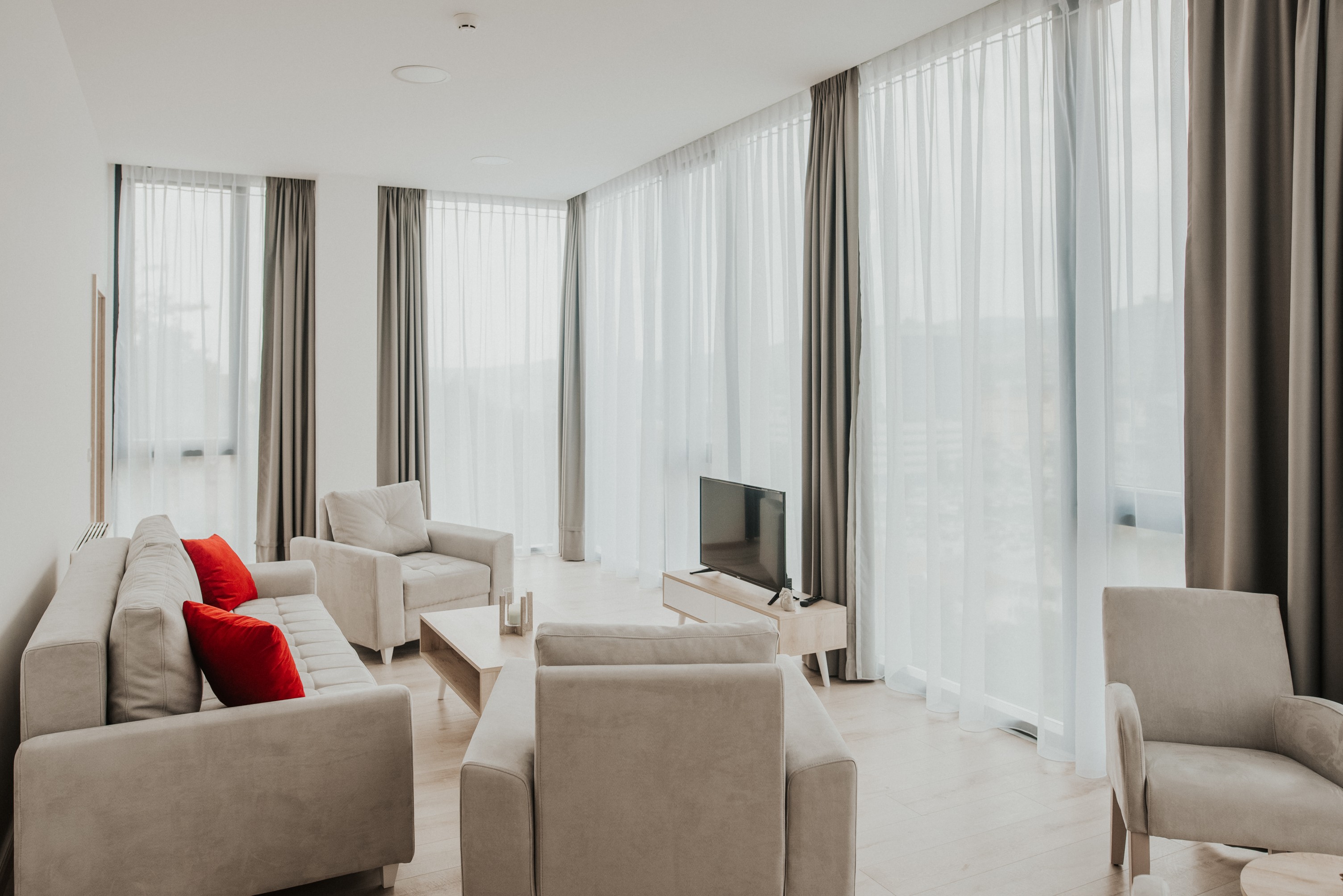 Iskusite savršen zimski odmor koji povezuje luksuz, komfor i očaravajući pogled na Sarajevo u Aparthotelu Centar 4*!