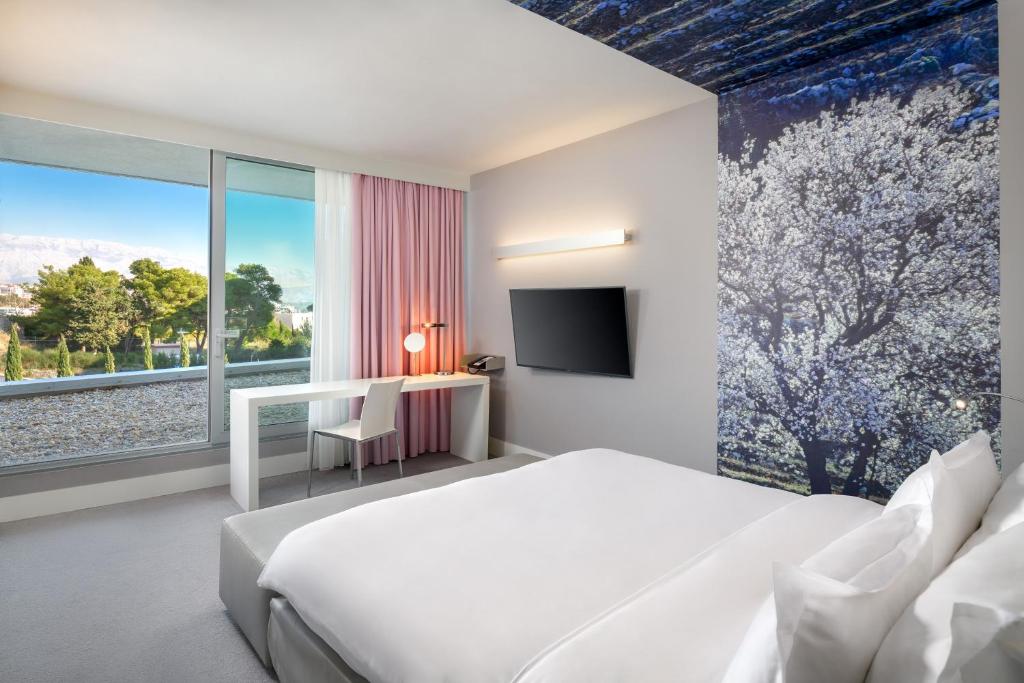 Radisson Blu Resort Split 5* – uživajte u vrhunskom luksuzu, raskošnom Wellness & Spa doživljaju i savršenom spoju elegancije, udobnosti i potpunog opuštanja!