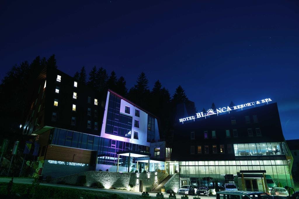 Otkrijte savršen spoj luksuza i planinskog odmora na Vlašiću uz boravak u Hotelu Blanca Resort & Spa 5* – prepustite se udobnosti, prirodi i trenucima potpunog uživanja!