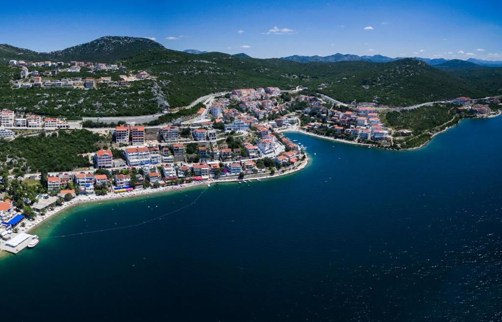 Neum – uživajte u suncu, toplom moru i potpunom opuštanju u Hotelu Agava 4*, gdje se svaki trenutak pretvara u bezbrižan ljetni odmor uz more!