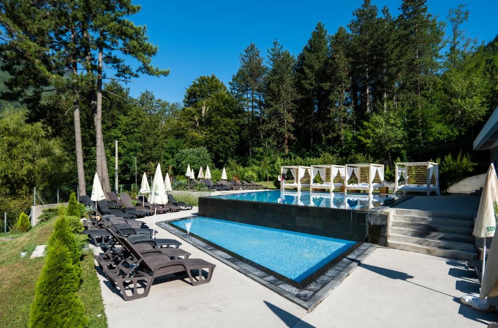 Vila Sunce Konjic – Village Resort I  Doživite savršen odmor, upoznajte sa sa čarima Boračkog jezera i uživajte u netaknutoj prirodi!
