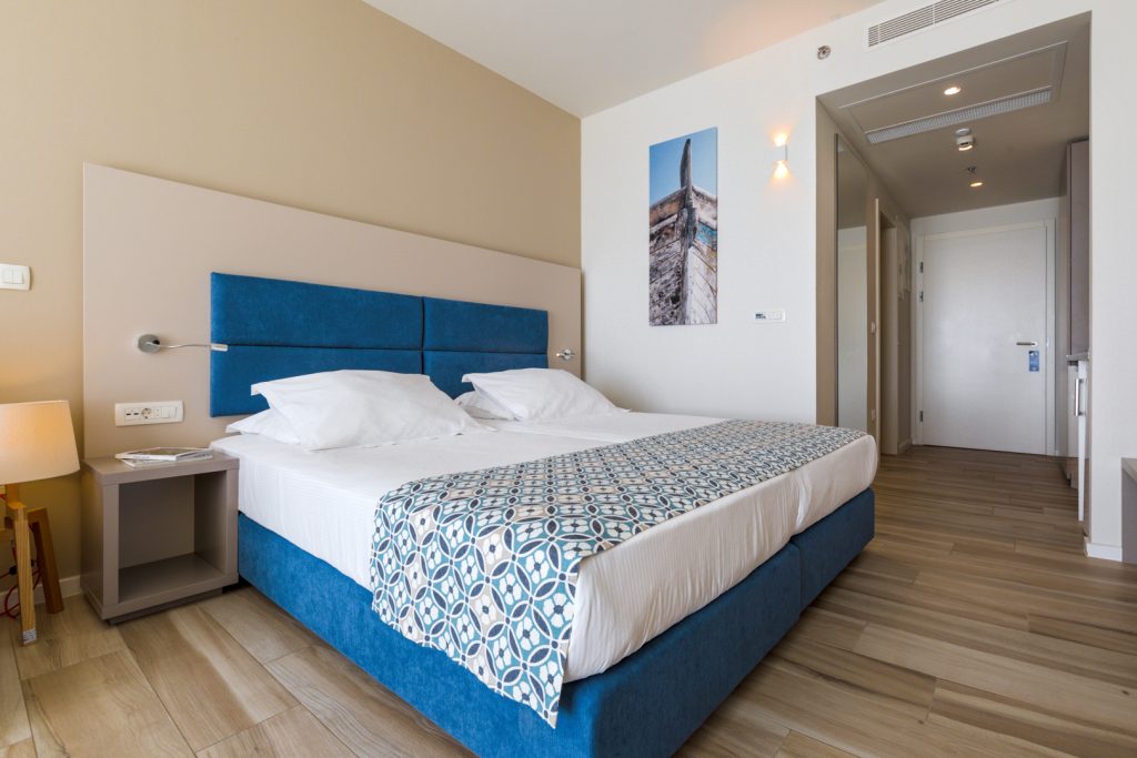 Prvomajski odmor u Makarskoj I Idealno odredište za Vaš odmor iz snova u luksuznim i bogato opremljenim apartmanima u Romana Beach Resort 4*!