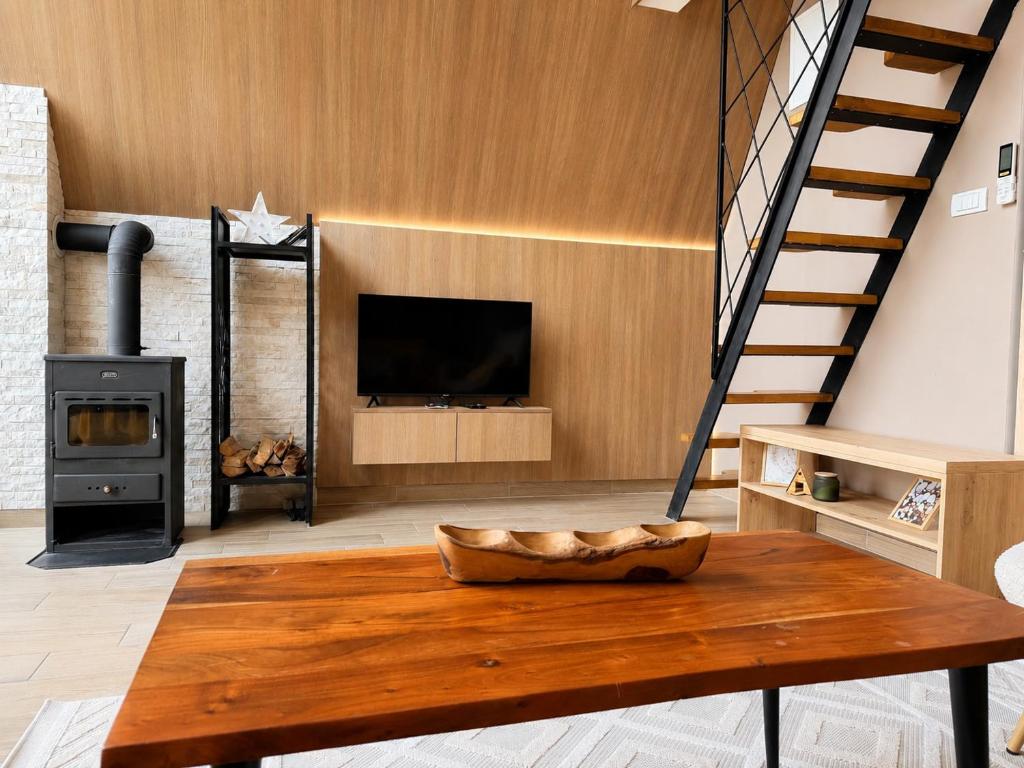 Doživite luksuzni odmor na Jahorini uz privatni jacuzzi, predivan panoramski pogled i potpunu harmoniju s netaknutom planinskom prirodom u Klek 77 Luxury Chalets!