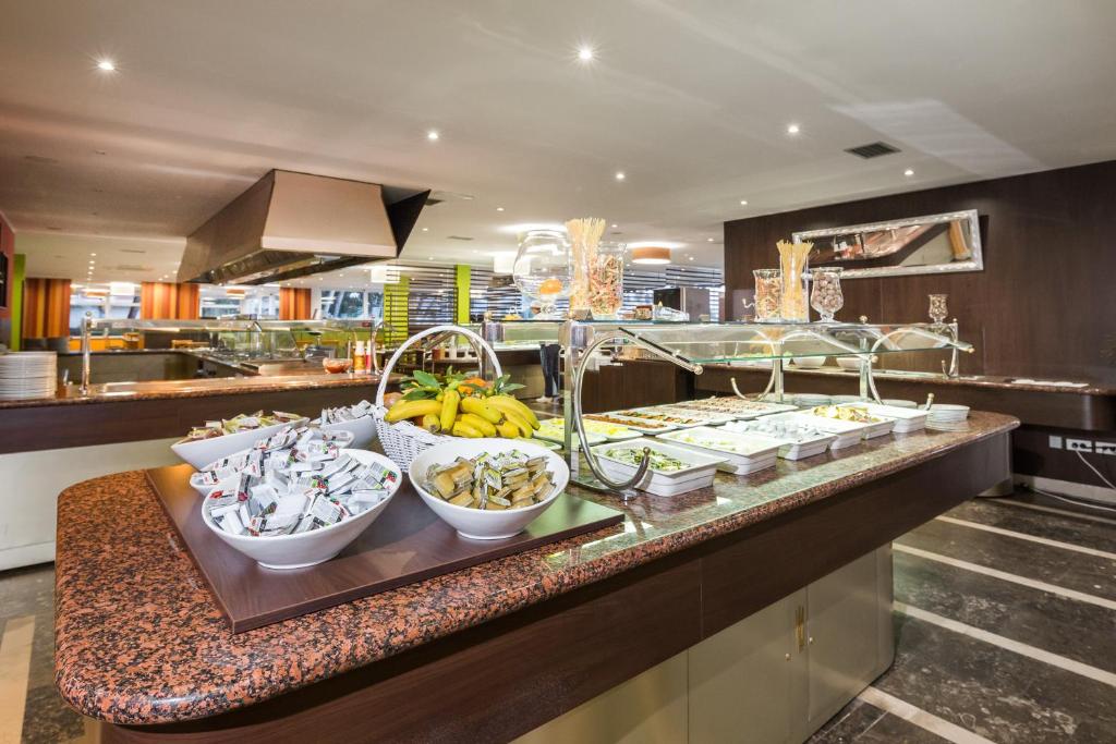 Prepustite se čarima Jadrana i romantičnim trenucima uz more – uživajte u nezaboravnom boravku uz vrhunsku udobnost u Hotelu Zora 3*, Primošten!