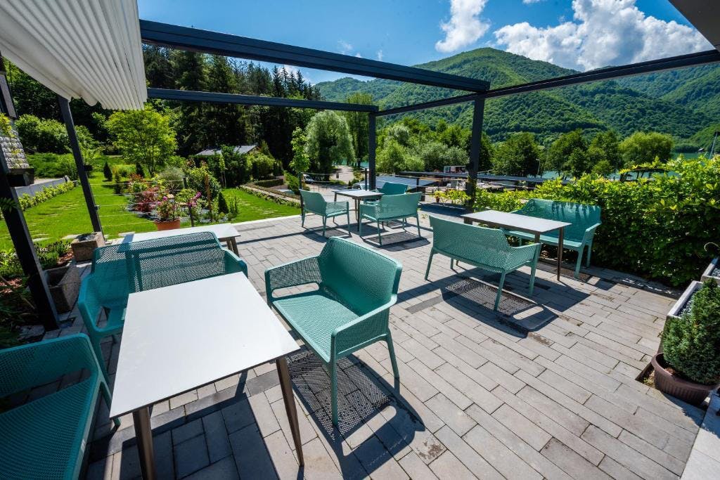 Hotel Plivsko jezero 3*, Jajce | Smjestite se uz jedno od najlješpih bosanskohercegovačkih jezera smaragdno zelene boje i uživajte u savršenom odmoru u prirodi!