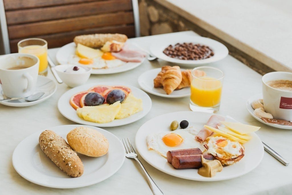 Otkrijte ljepote otoka Paga uz sunčane dane, prekrasno more i sve što vam je potrebno za savršen odmor – Hotel Pagus 4* ili Hotel Meridijan 4*!