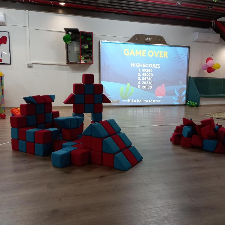 Family Resort Urania u Baškoj Vodi – savršeno mjesto za odmor u zelenoj oazi uz more, idealno za porodično uživanje, opuštanje i nezaboravne trenutke uz miris borova i šum valova!