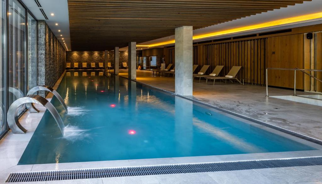 Uživajte u savršenom spoju planinskog mira, vrhunskog komfora i potpunog opuštanja u Hotelu Monti Spa & Wellness 4* na veličanstvenom Igmanu!