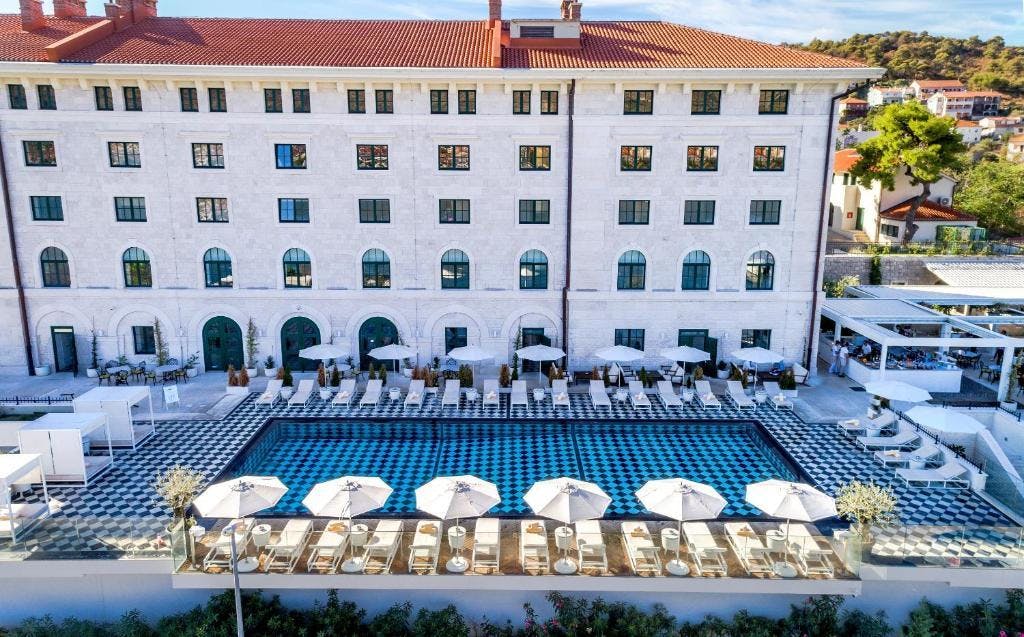 Luksuzni bijeg u čarobni Trogir - prepustite se vrhunskom Wellness & Spa odmoru, mediteranskom ugođaju i potpunom opuštanju u Brown Beach House Hotel & Spa 4*!