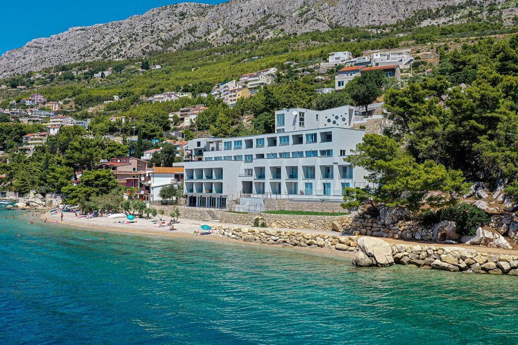 Magična oaza mira na prekrasnoj Jadranskoj obali! Provedite luksuzni odmor u Hotelu Saint Hildegard 4* u Omišu!