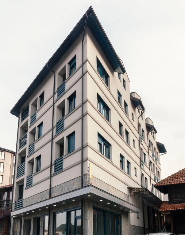 Prepustite se potpunom odmoru u srcu planine uz svježinu zraka i mir koji opušta dušu u relaksirajućim ambijentom Central Inn kompleksa apartmana!