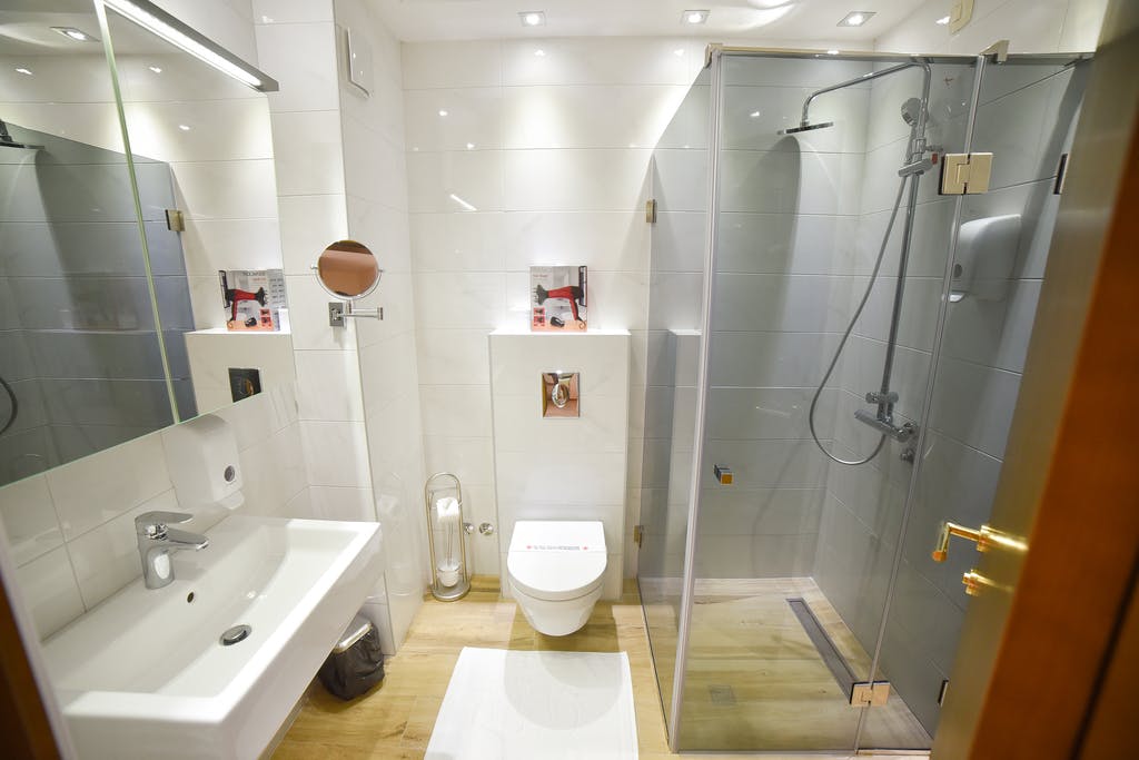 Prepustite se potpunom odmoru u srcu planine uz svježinu zraka i mir koji opušta dušu u relaksirajućim ambijentom Central Inn kompleksa apartmana!