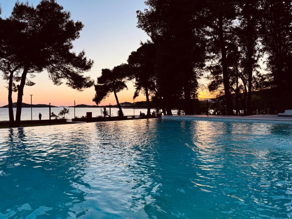 Provedite nezaboravan april u Vodicama – mirna lokacija uz more, vrhunska usluga i bogati sadržaji za cijelu porodicu u SeeSea Hotelu 4*!