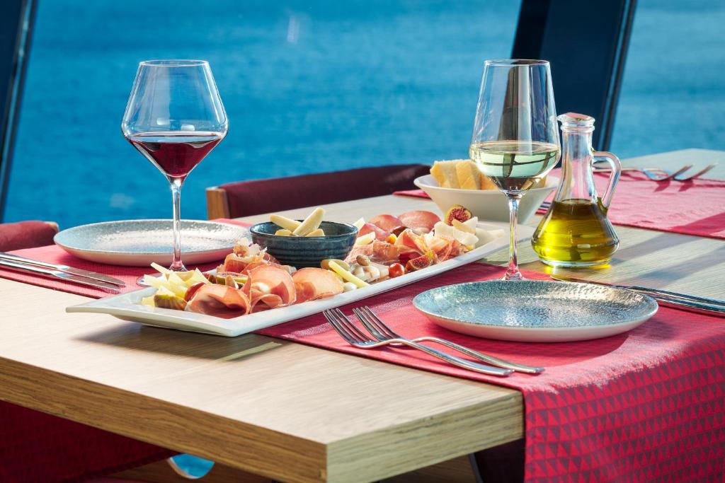 Hotel Olympia Sky 4*, Vodice | Doživite vrhunac luksuza i savršenog opuštanja uz spektakularan pogled na kristalno čisto morsko plavetnilo!