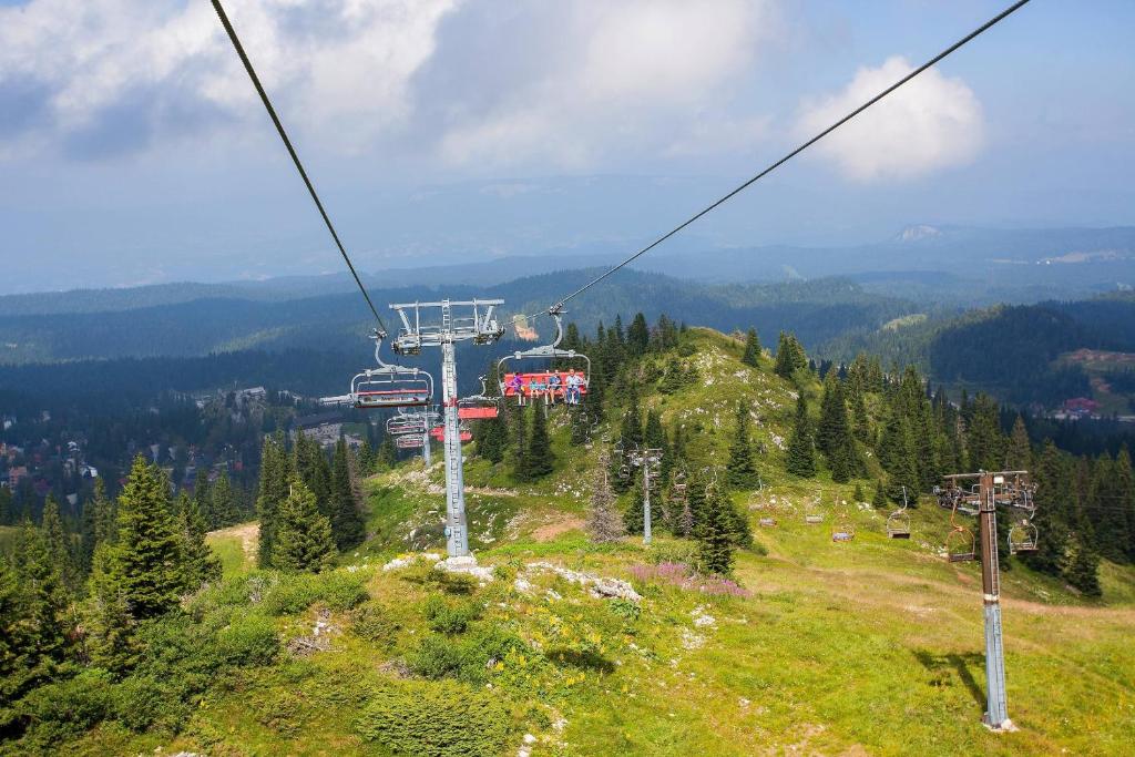 Jahorina u svom najljepšem izdanju – uživajte u udobnosti, miru i nezaboravnom planinskom odmoru u Hotelu Termag 4*!