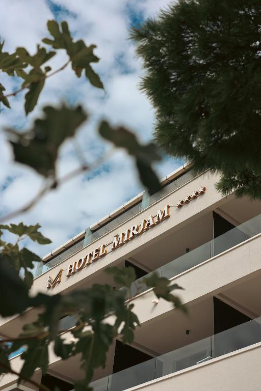 Doživite Makarsku u njenom najljepšem izdanju – Odmor iz snova u Hotelu Mirjam 4* uz mediteransku atmosferu!