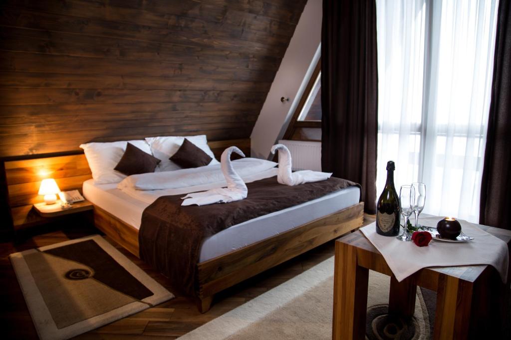 Doživite potpuni odmor u Motelu Babino Brdo 4*, Derventa – uživajte u čistom zraku i predivnom pogledu na grad iz udobnih soba ili bungalova!