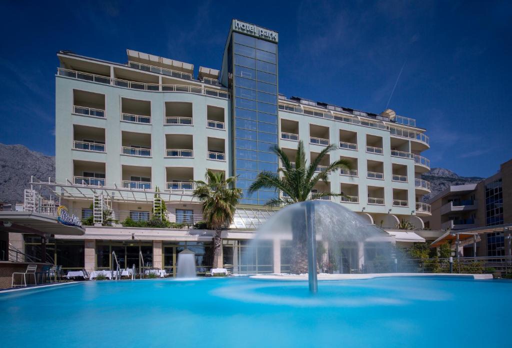 Otkrijte čaroliju vrhunskog odmora u Hotelu Park 4*, uz veličanstvene prizore Jadrana i neodoljivu ljepotu dalmatinske obale!